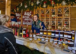 Lichtenberger Adventsmarkt mit K&ouml;stlichkeiten aus Fischbachtal (Foto: Bernd Scheider)