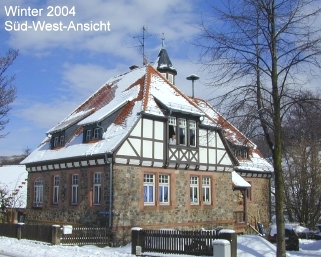 Schule Meßbach im Winter 2004
