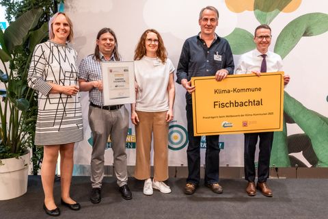 Während der Auszeichnung (Foto: Cornelius Pfannkuch)