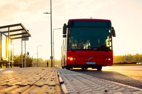 Bushaltestelle - Bild von Misael Silvera auf Pixabay.com