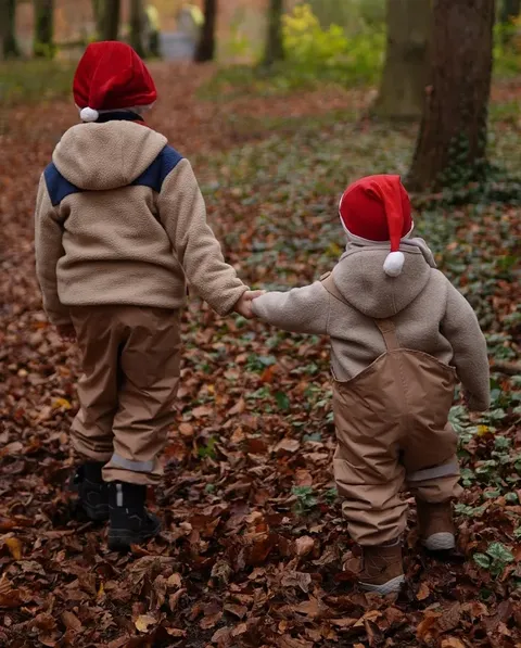 Kinder im Weihnachtenswald - Bild von Myl_ne auf Pixabay.com